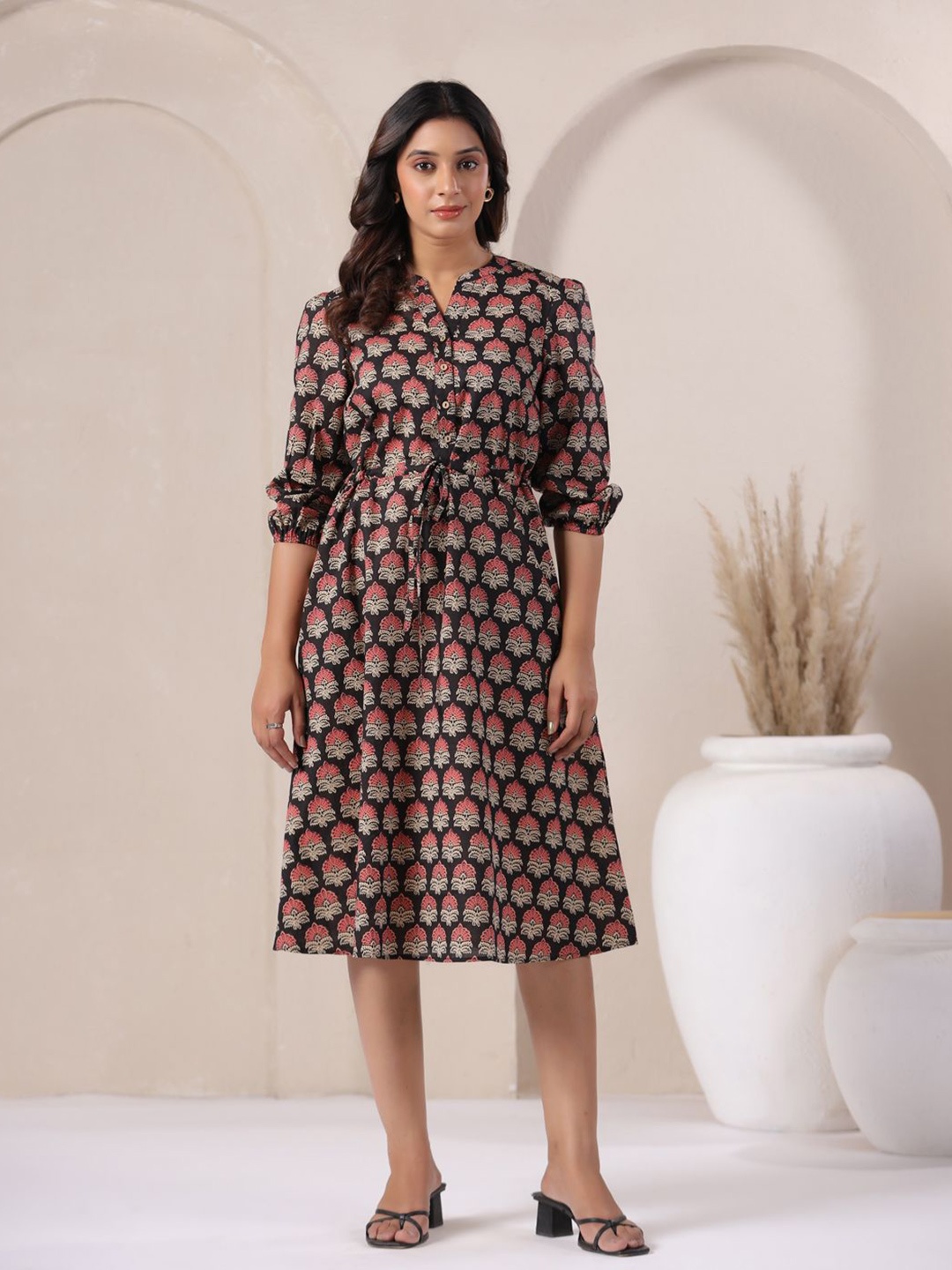 

Zenava by Myntra Floral Print Fit & Flare Midi Dress, Black