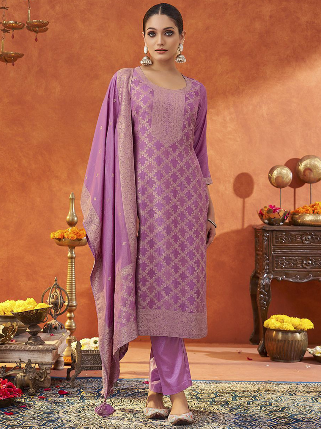 

Fourleaf Women Regular Pure Silk Kurta with Trousers & With Dupatta, Lavender