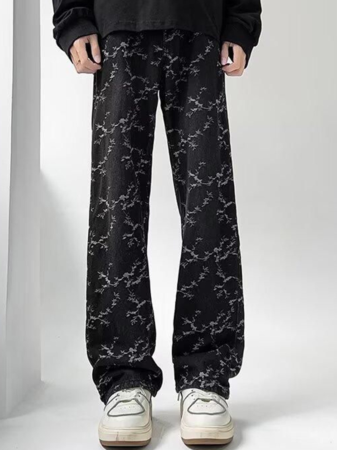 

StyleCast x Revolte Men Straight Fit Light Fade Printed Jeans, Black