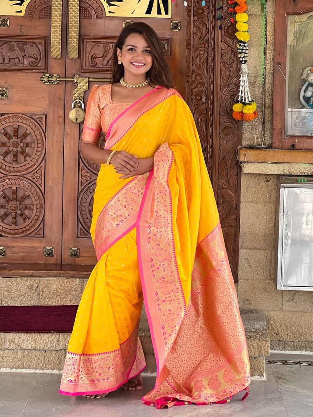 

VISVASTA Woven Design Zari Silk Cotton Banarasi Saree, Yellow