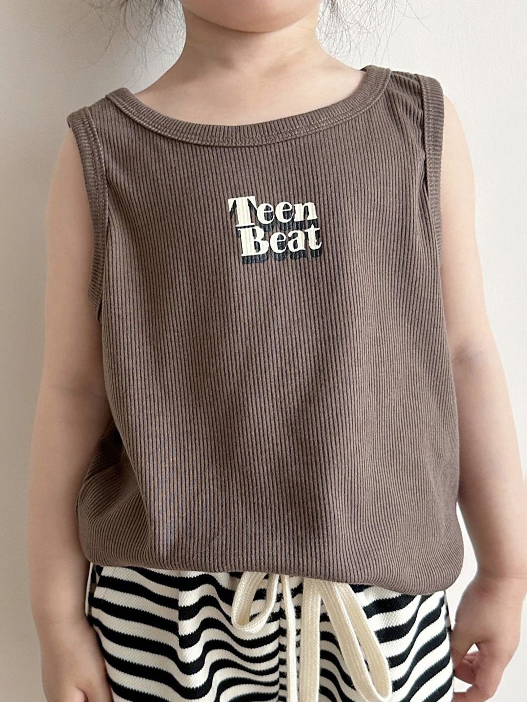 

LULU & SKY Girls Extended Sleeves Pockets T-shirt, Brown