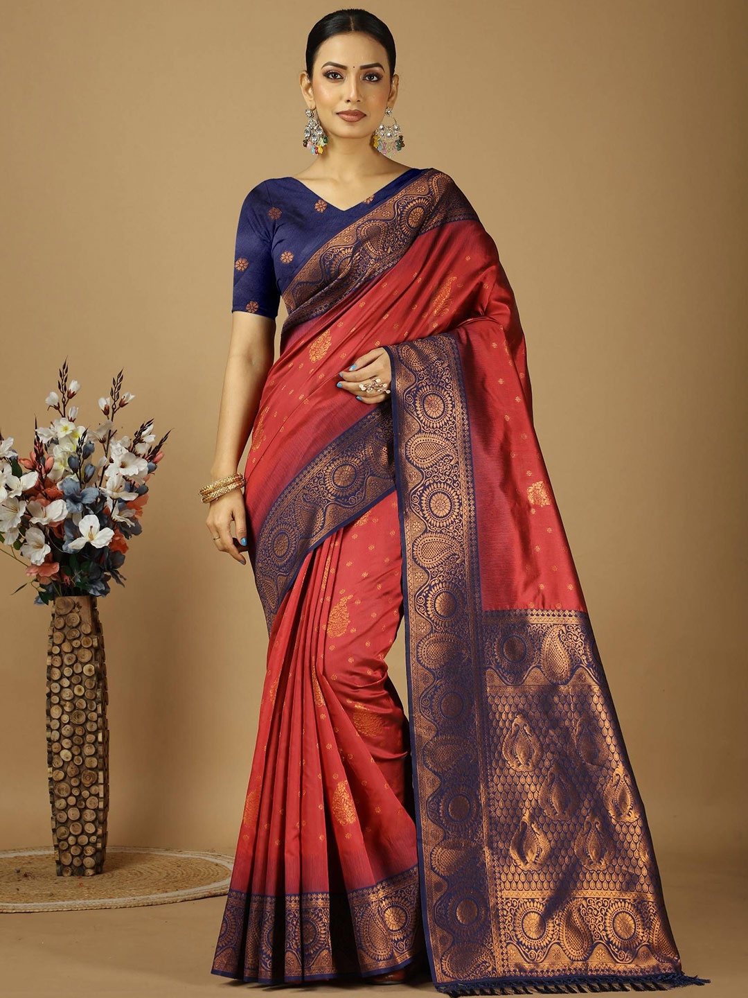 

HERE&NOW Woven Design Zari Art Silk Banarasi Saree, Red