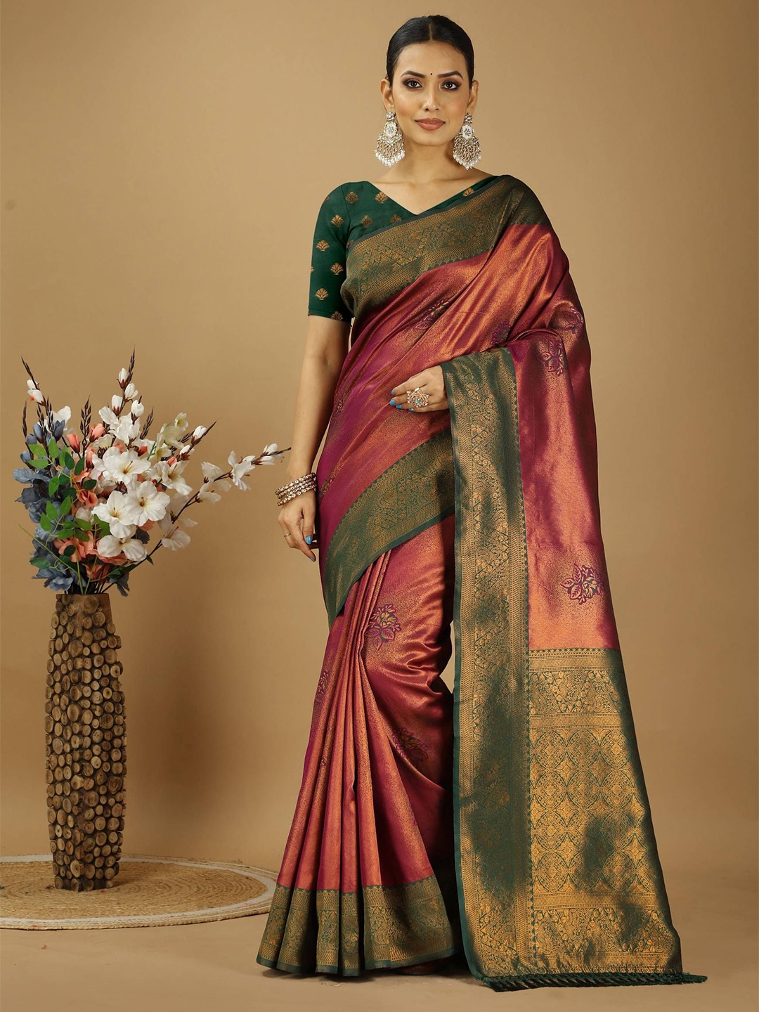 

HERE&NOW Woven Design Zari Art Silk Banarasi Saree, Red