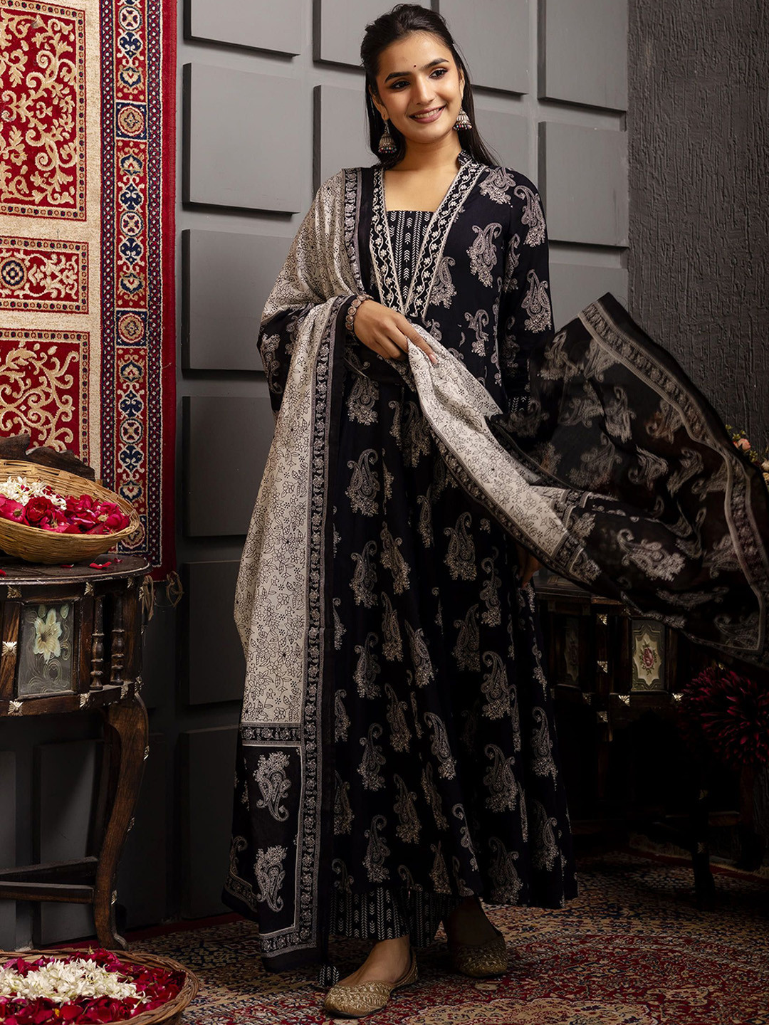 

GULMOHAR JAIPUR Women Floral Printed Regular Pure Cotton Kurta with Palazzos & With Dupatta, Black