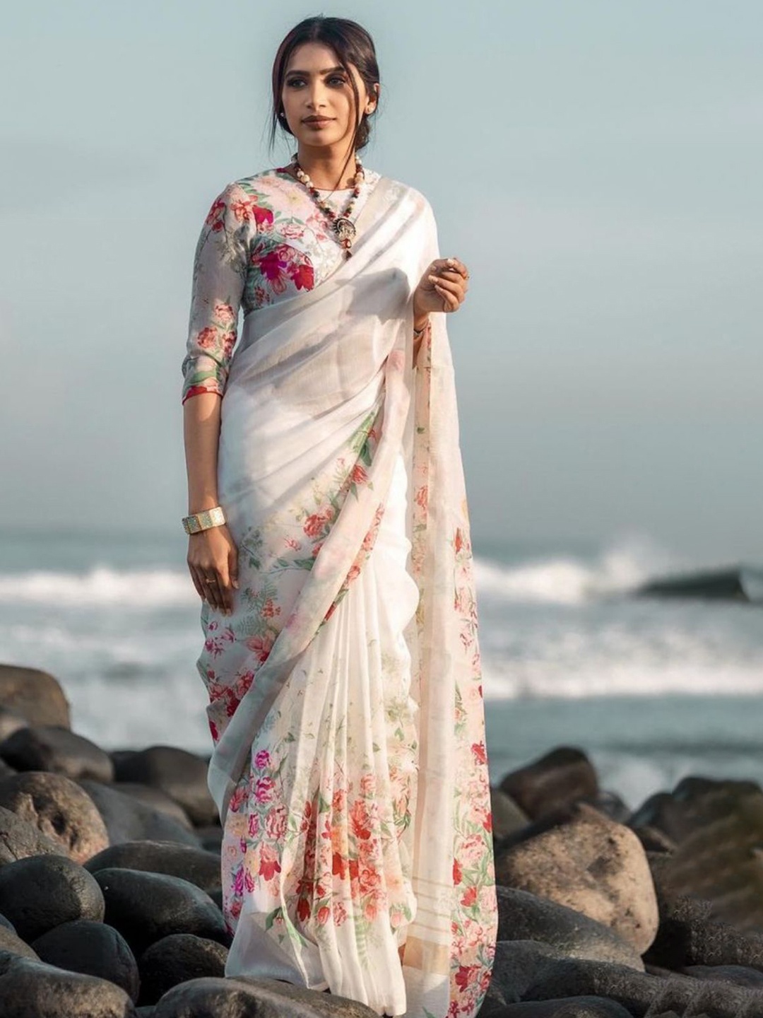 

Moda Rapido Floral Pure Linen Saree, White