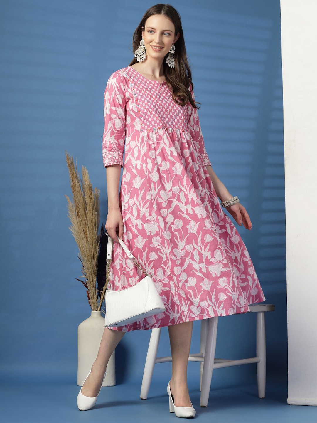 

Ramas Women Floral Printed Sequinned Kurta, Pink
