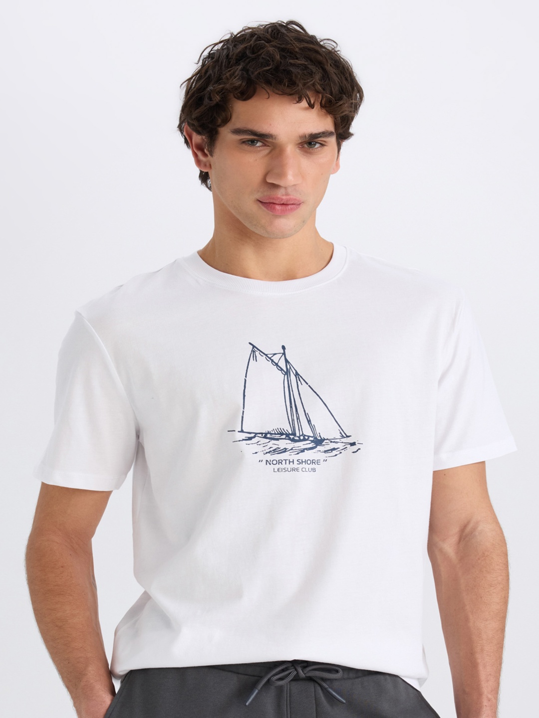 

DeFacto Men Typography Printed Pockets T-shirt, Na
