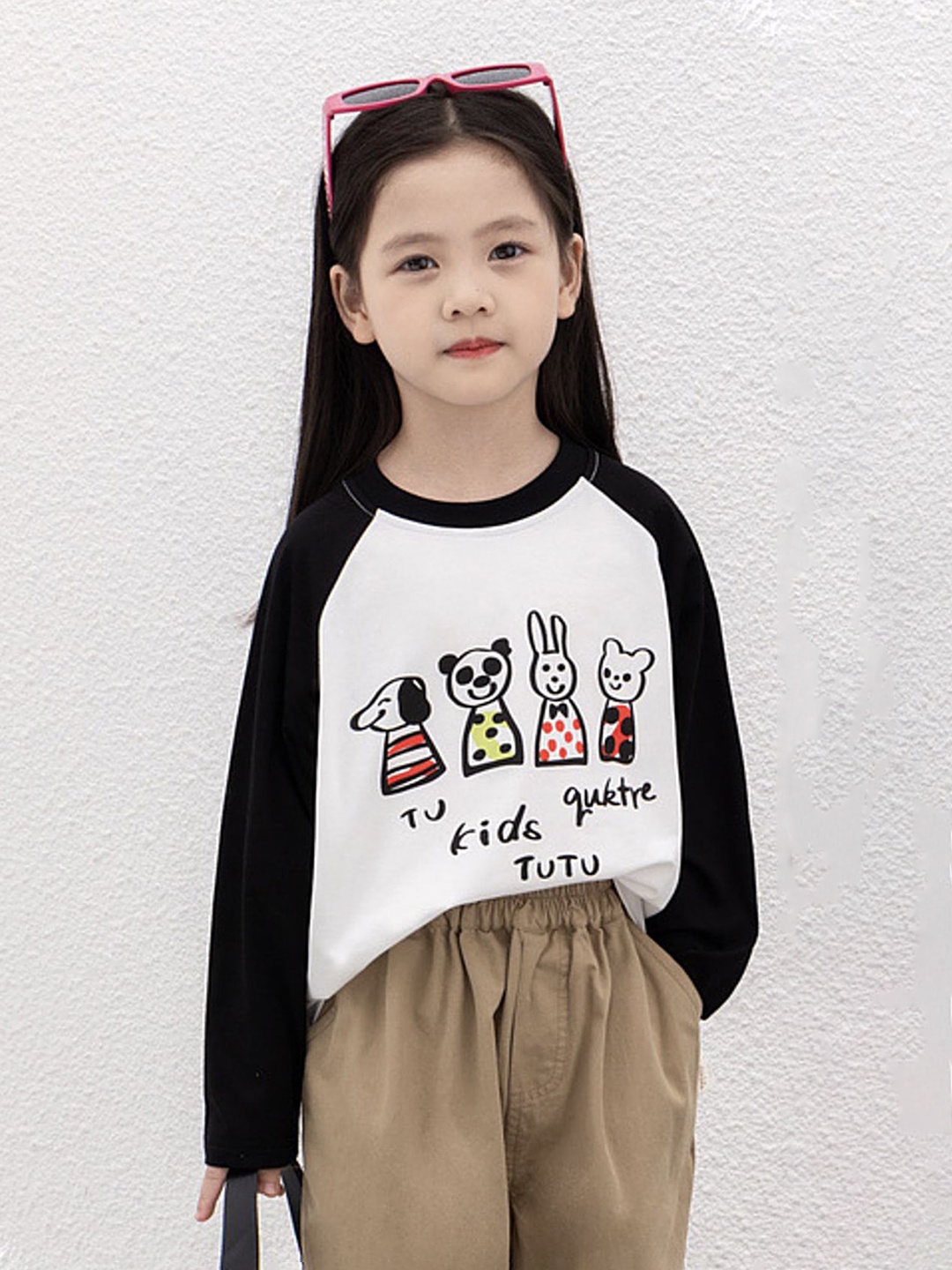 

LULU & SKY Girls Printed Applique T-shirt, Black