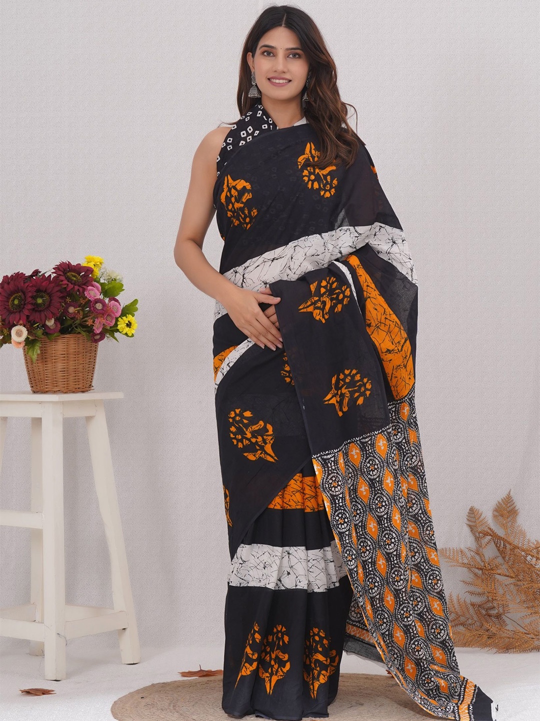 

Shivanya Handicrafts Floral Pure Cotton Block Print Saree, Black