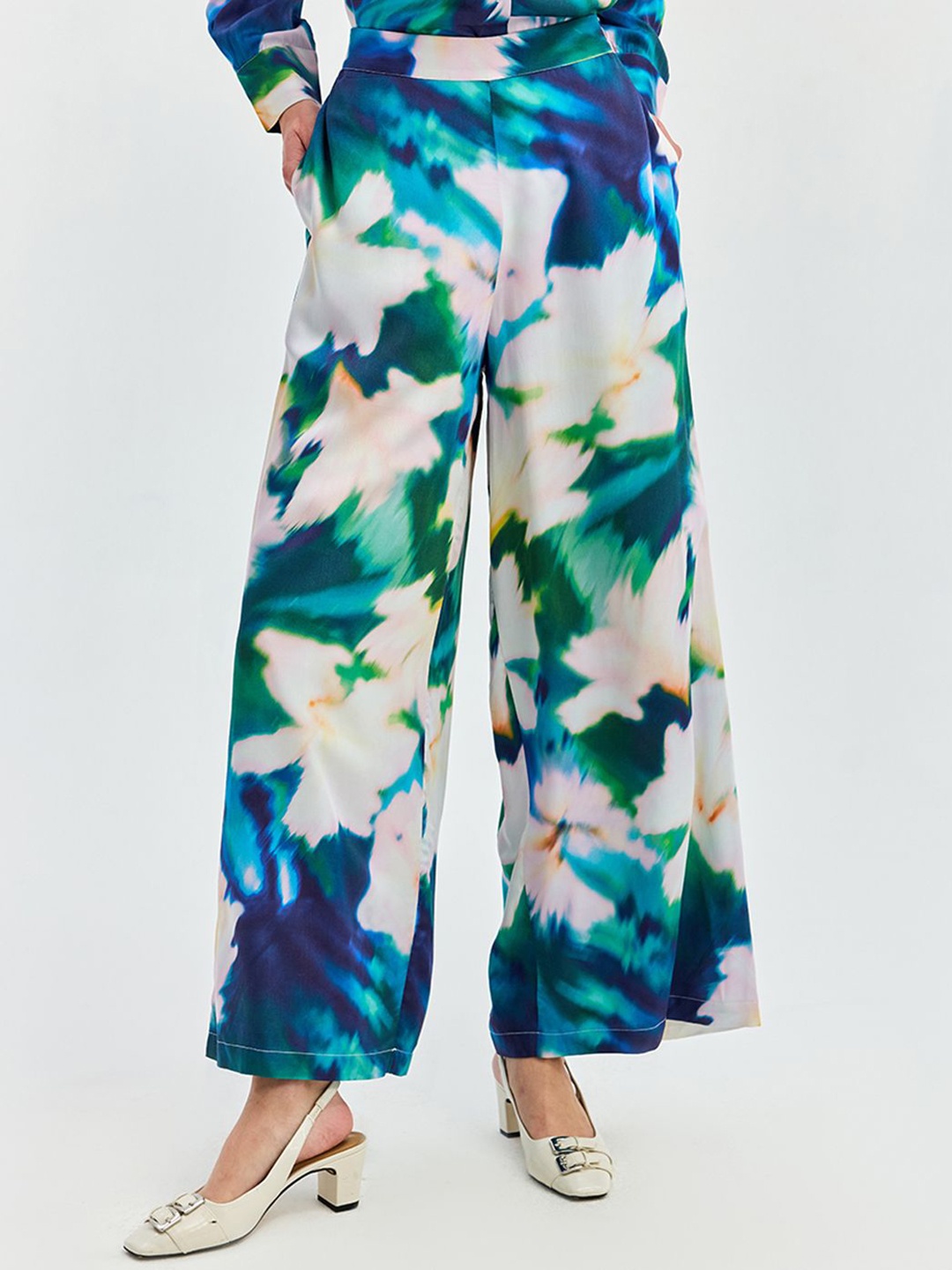 

COVER STORY Women Floral Printed Trousers, Blue