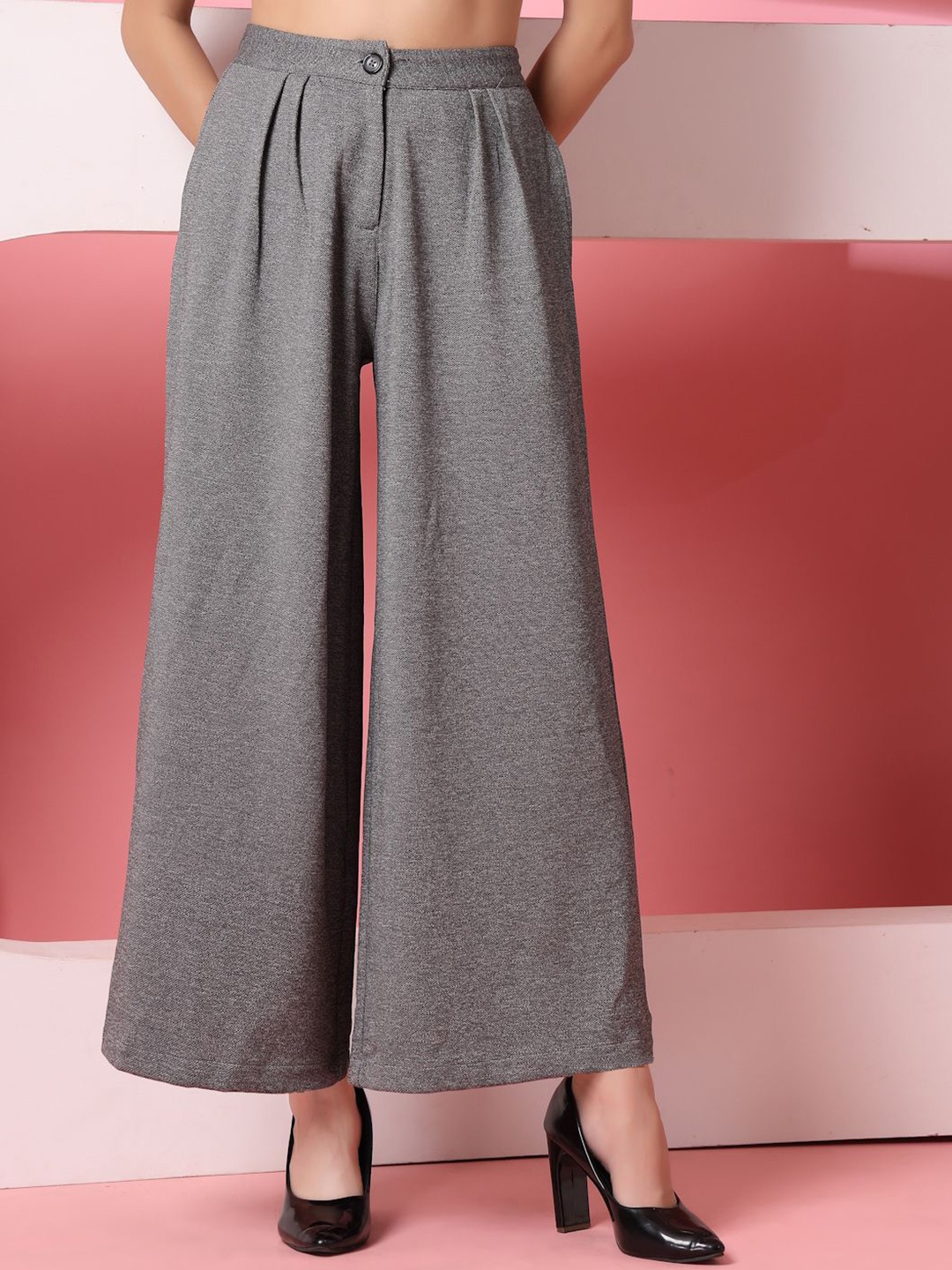 

Chemistry Women Relaxed Pleated Trousers, Grey
