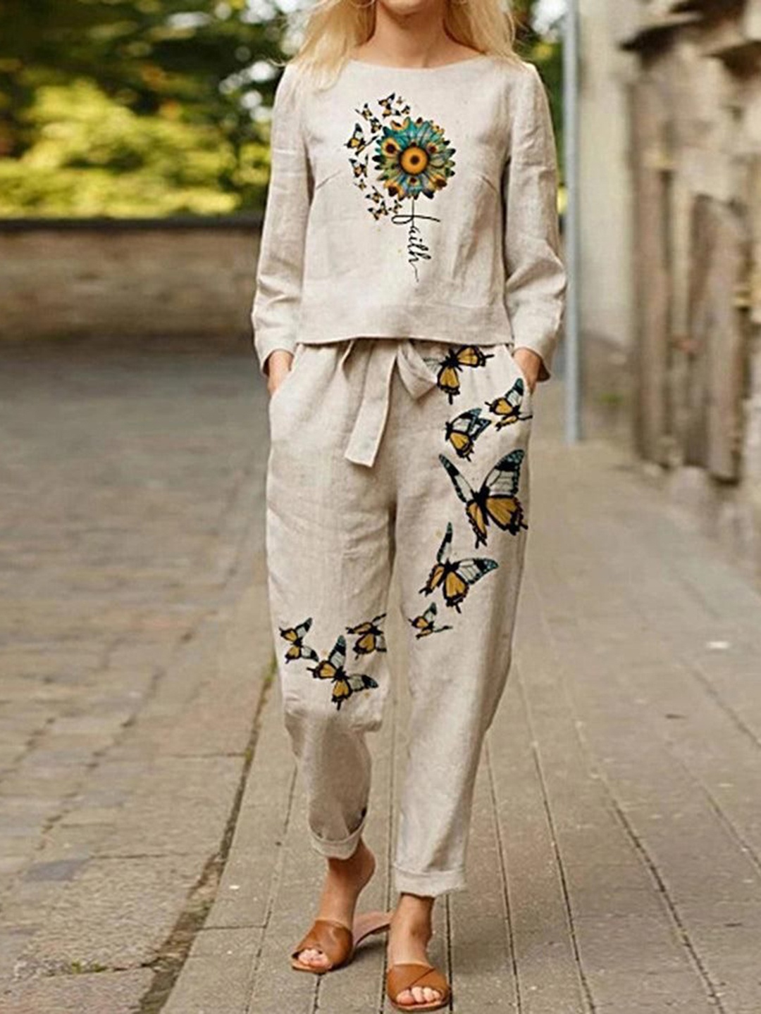 

Sidhidata Animal Printed Crop Top With Trousers Co-Ords, Cream