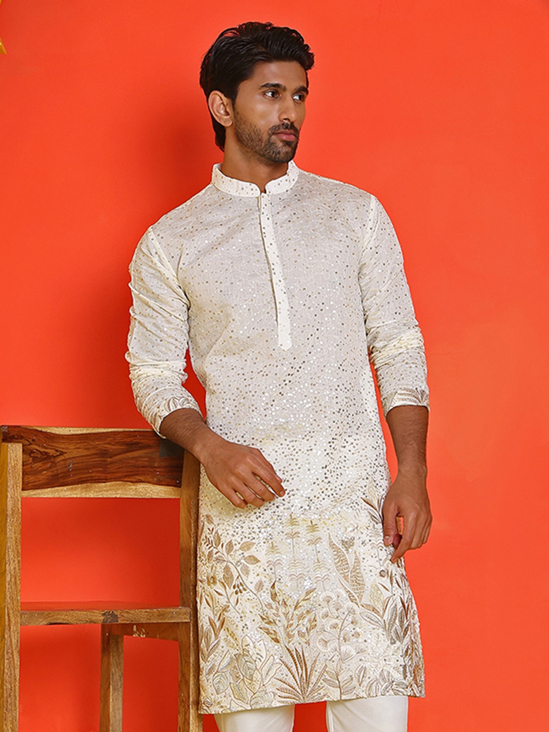 

Jompers Men Floral Embroidered Sequinned Floral Kurta, Off white