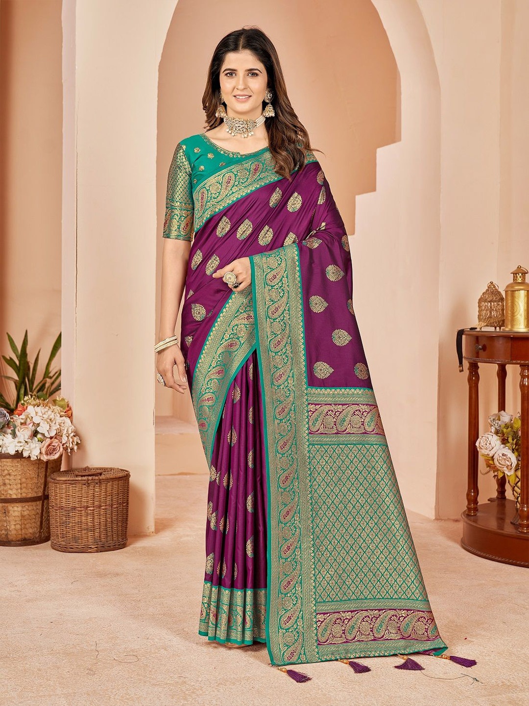 

DIVASTRI Woven Design Zari Silk Blend Kanjeevaram Saree, Purple