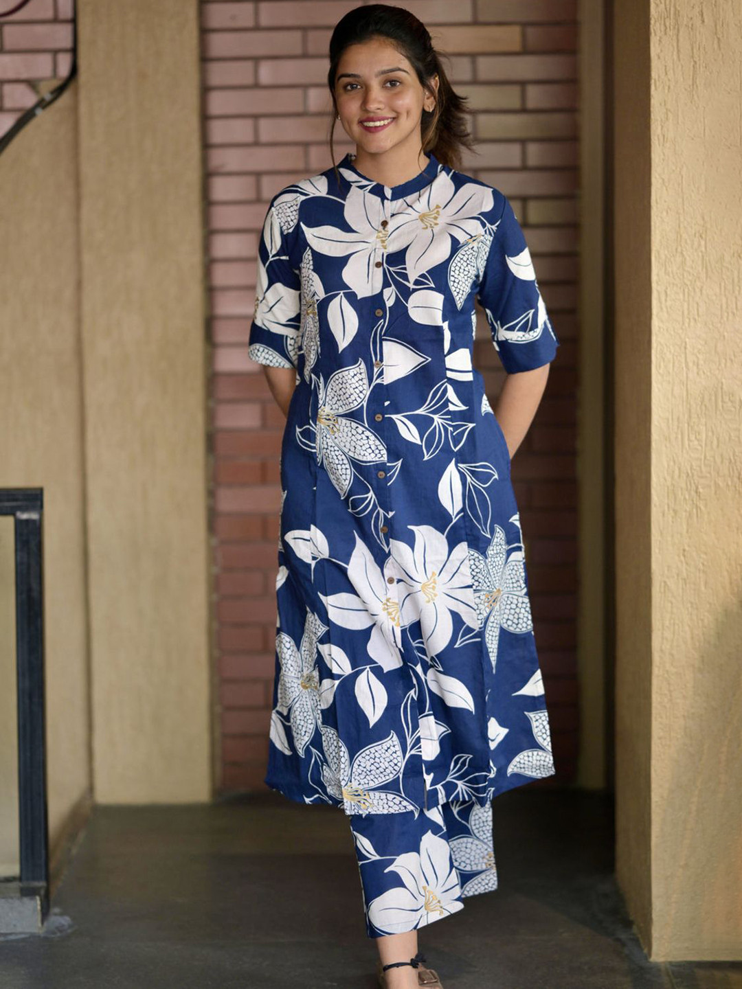 

KALINI Women Floral Printed Regular Kurta with Palazzos, Blue