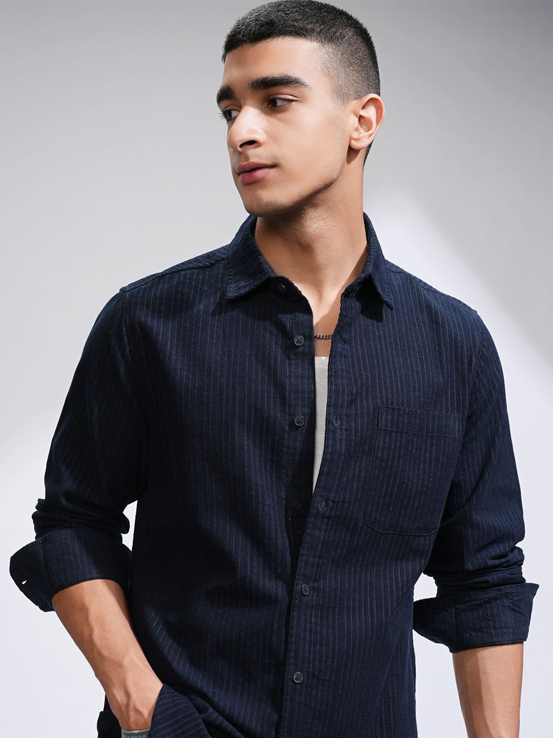 

HIGHLANDER Men Comfort Slim Fit Opaque Casual Shirt, Navy blue