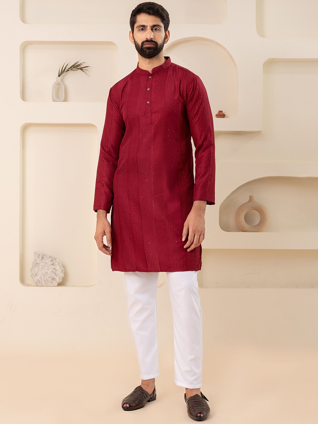 

Shiv Leela Men Embroidered Sequinned Kurta, Red