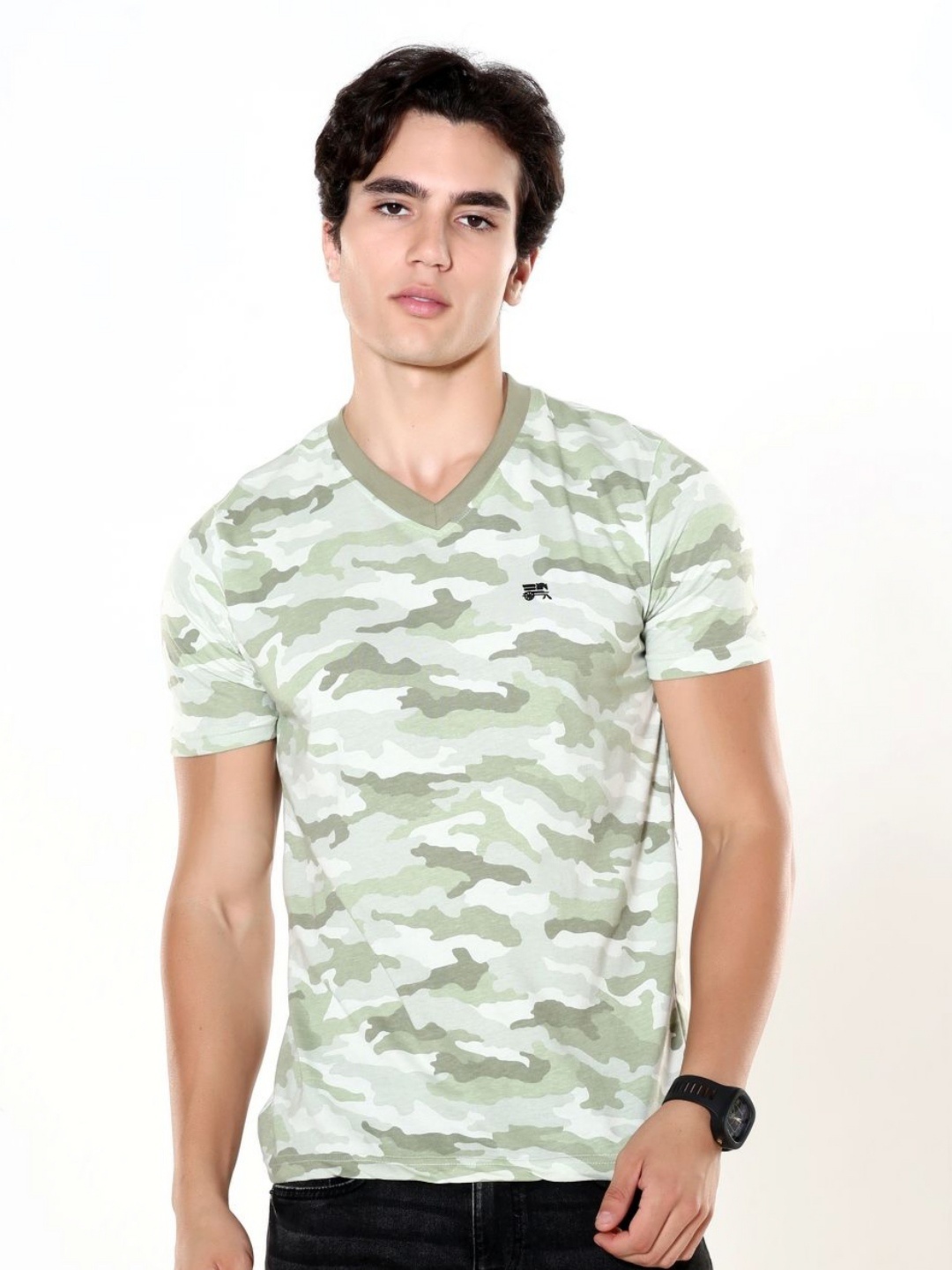 

Estilocus Men Floral Printed V-Neck Pockets T-shirt, Green