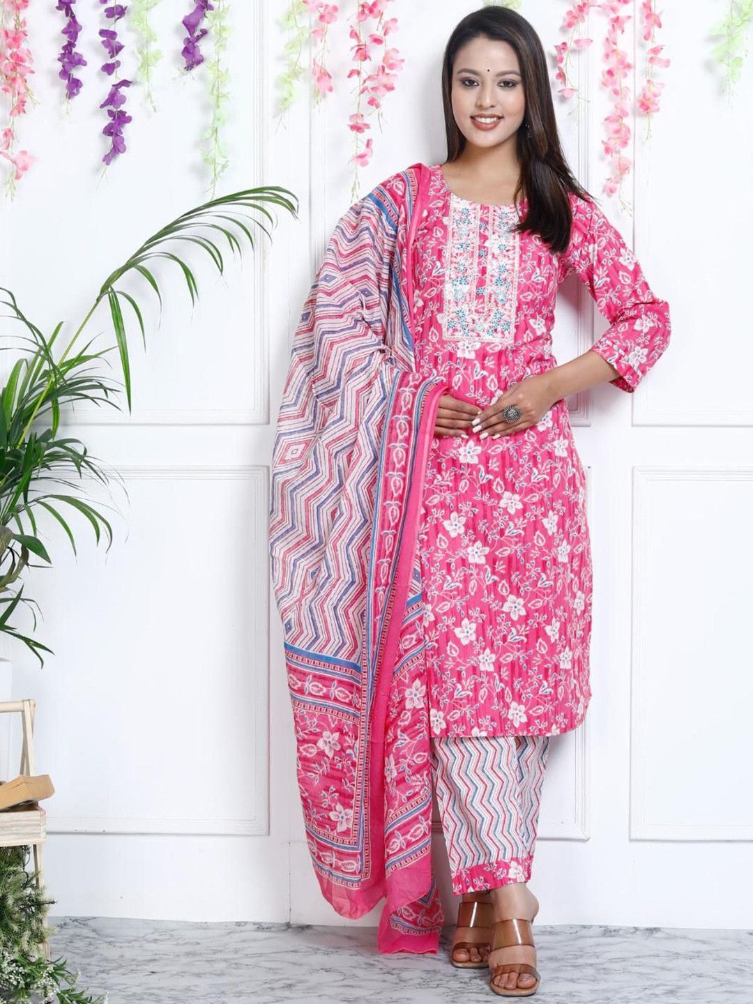 

ASANSHI Women Floral Printed Regular Thread Work Pure Cotton Kurta with Trousers & With Dupatta, Pink
