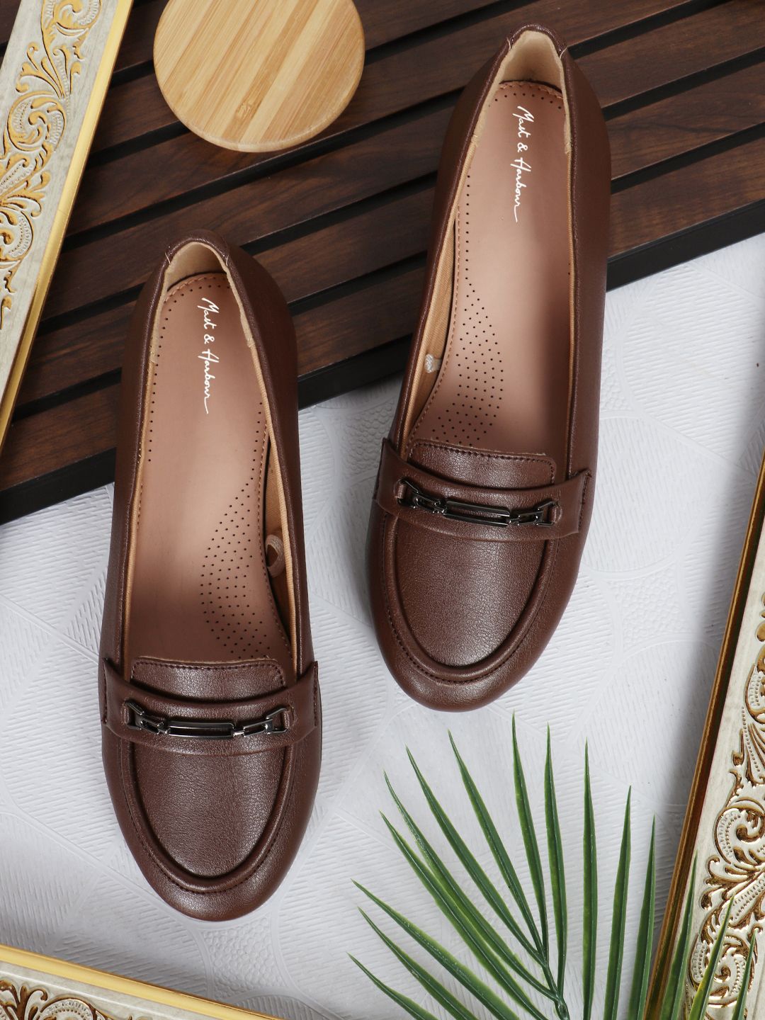 

Mast & Harbour Women Party One Toe Flats with Buckles, Brown
