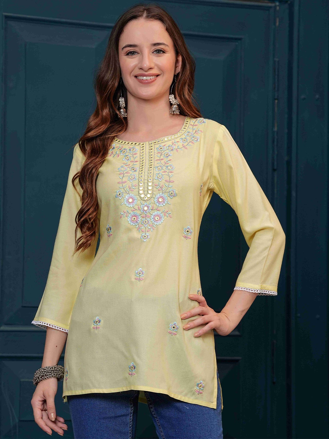 

ALEXEY JAY Women Embroidered Kurta, Yellow