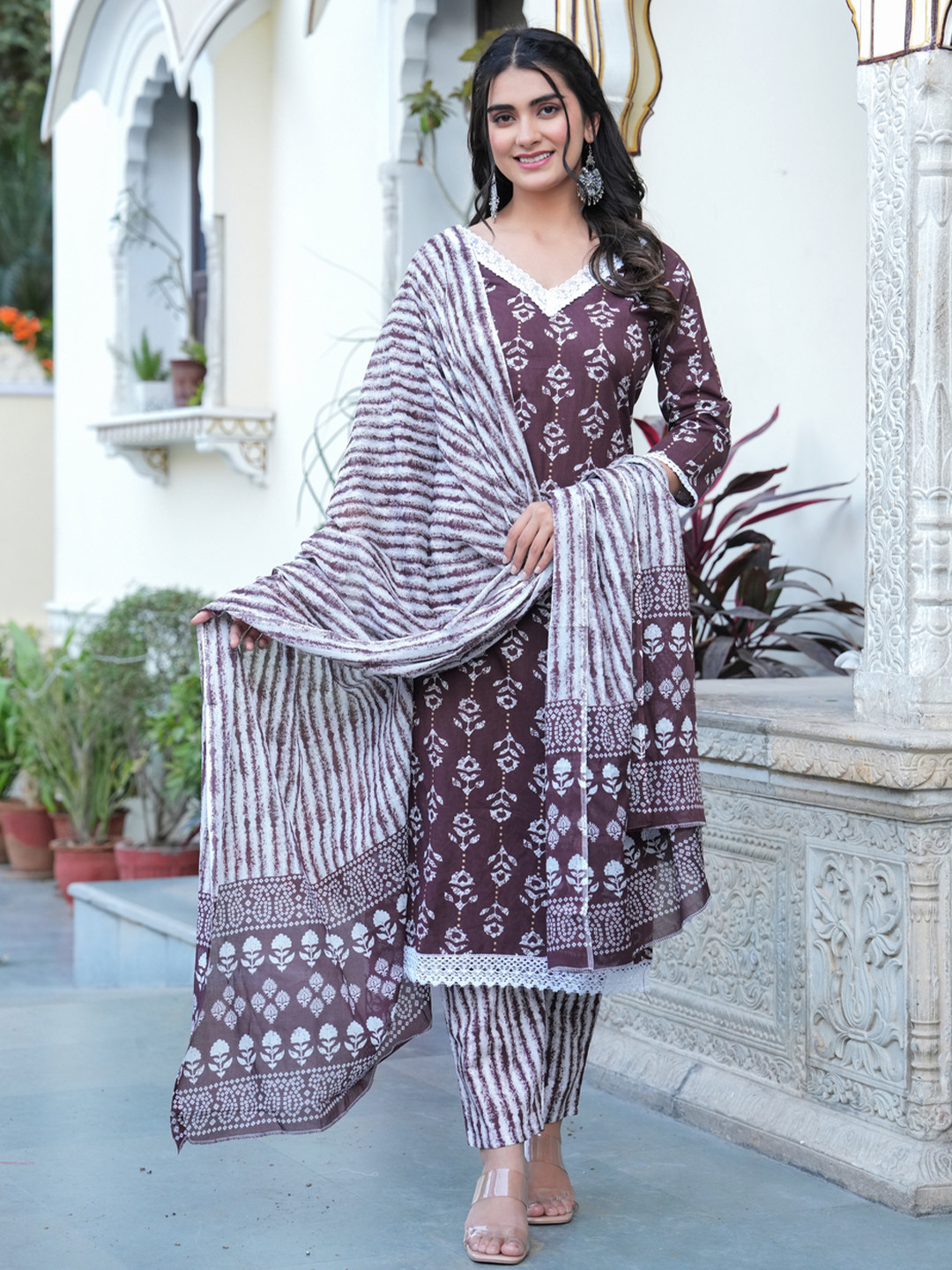 

SINGNI Women Floral Printed Regular Pure Cotton Kurta with Trousers & With Dupatta, Coffee brown