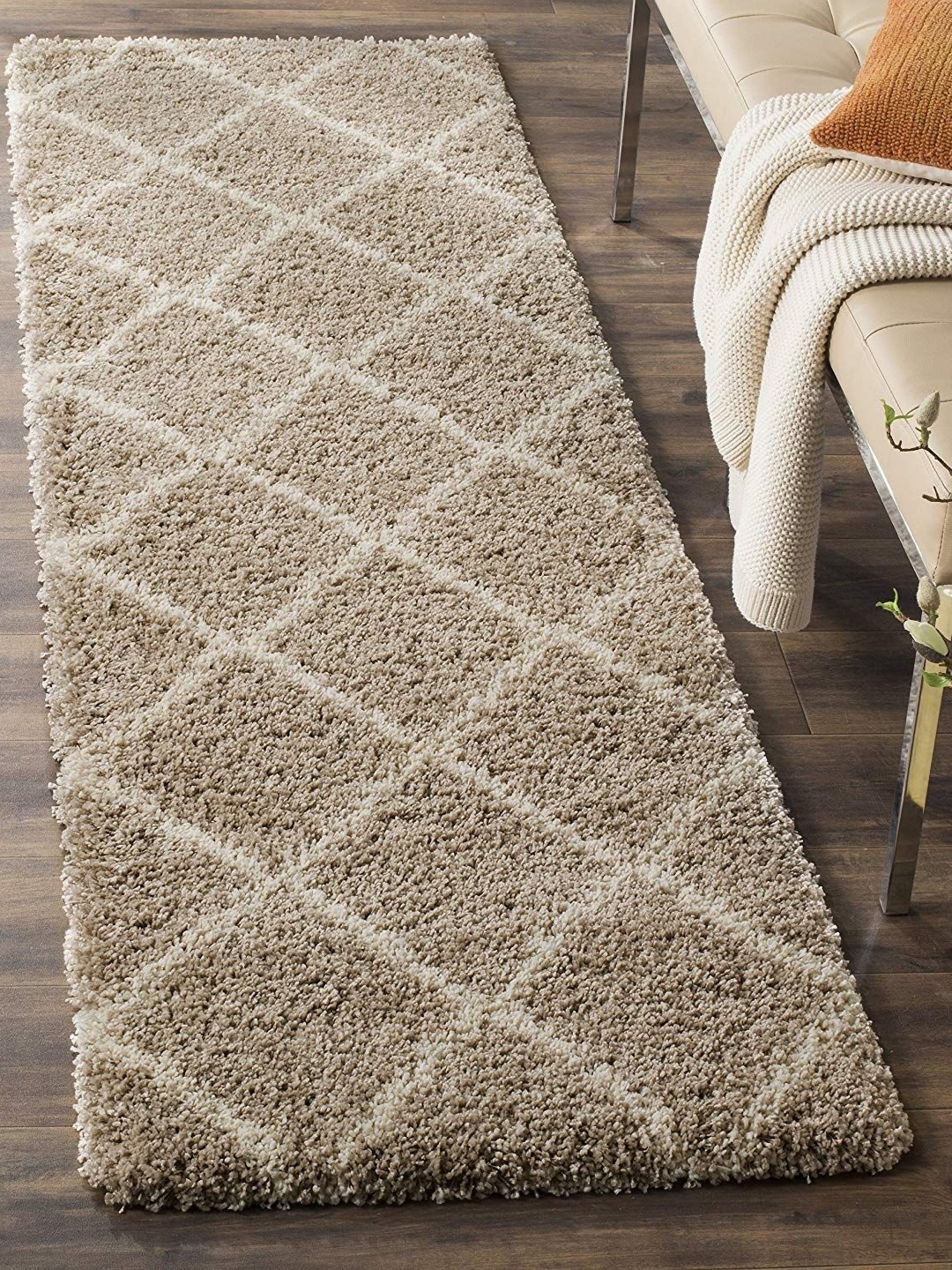 

Banchmark Home Furnishings Beige Geometric Handmade Woollen Carpet
