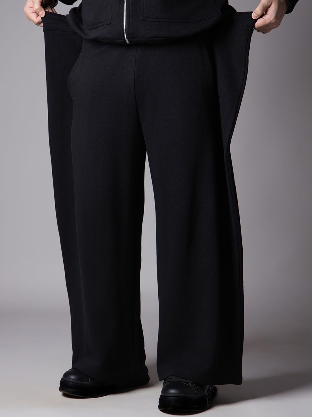 

HOP HEAD Men Printed Extra Panel Straight-Fit Track Pants, Black