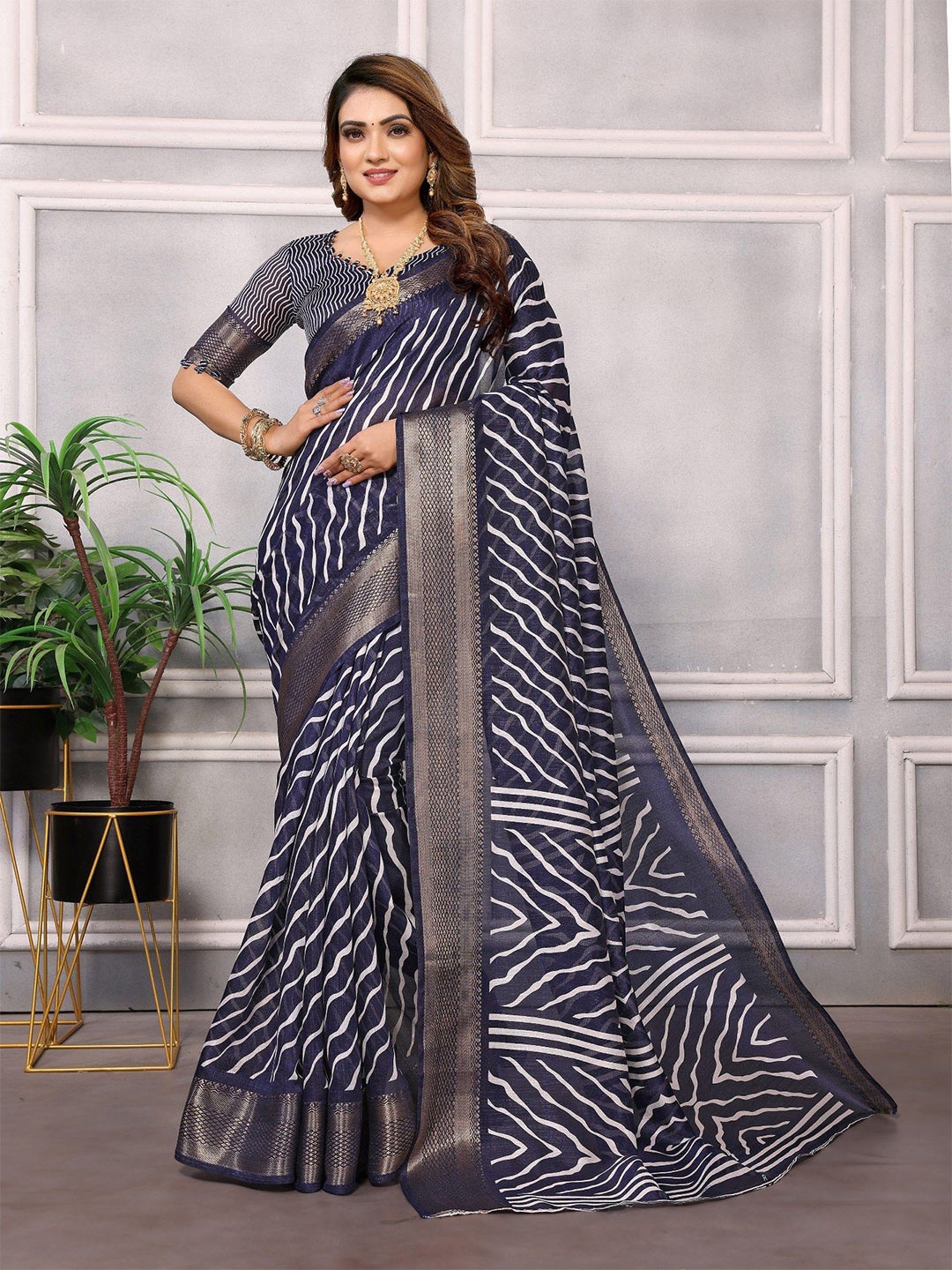 

Moda Rapido Leheriya Zari Saree, Navy blue