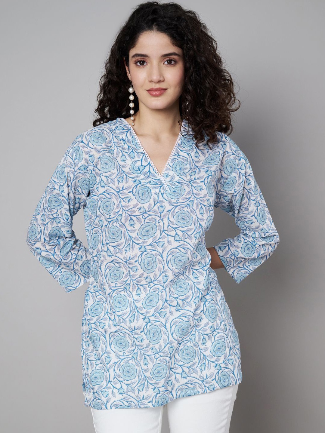 

Trend Level Women Floral Printed Indie Prints Kurta, Turquoise blue