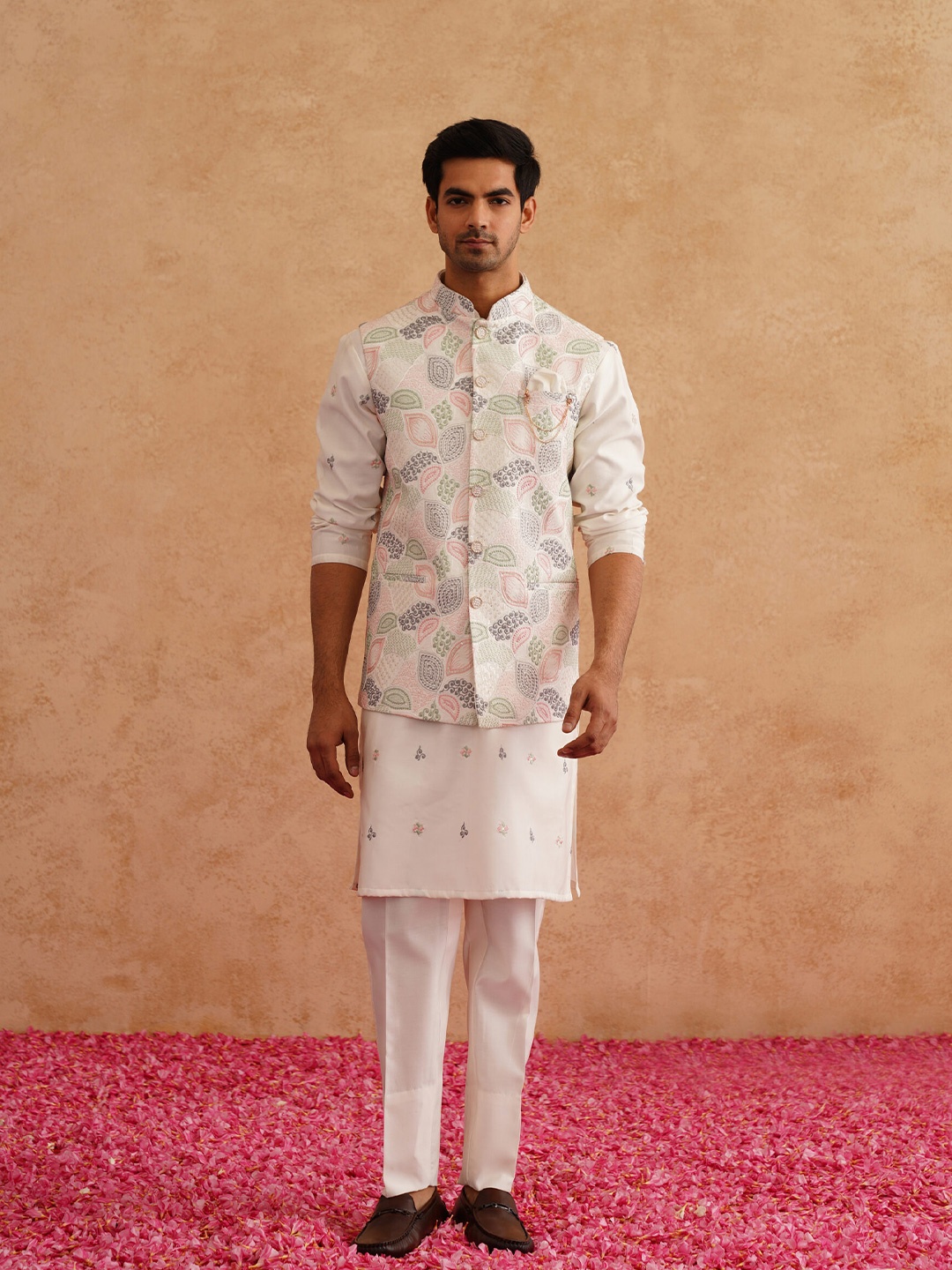 

Denis Parkar Men Floral Embroidered Regular Thread Work Kurta with Trousers, White