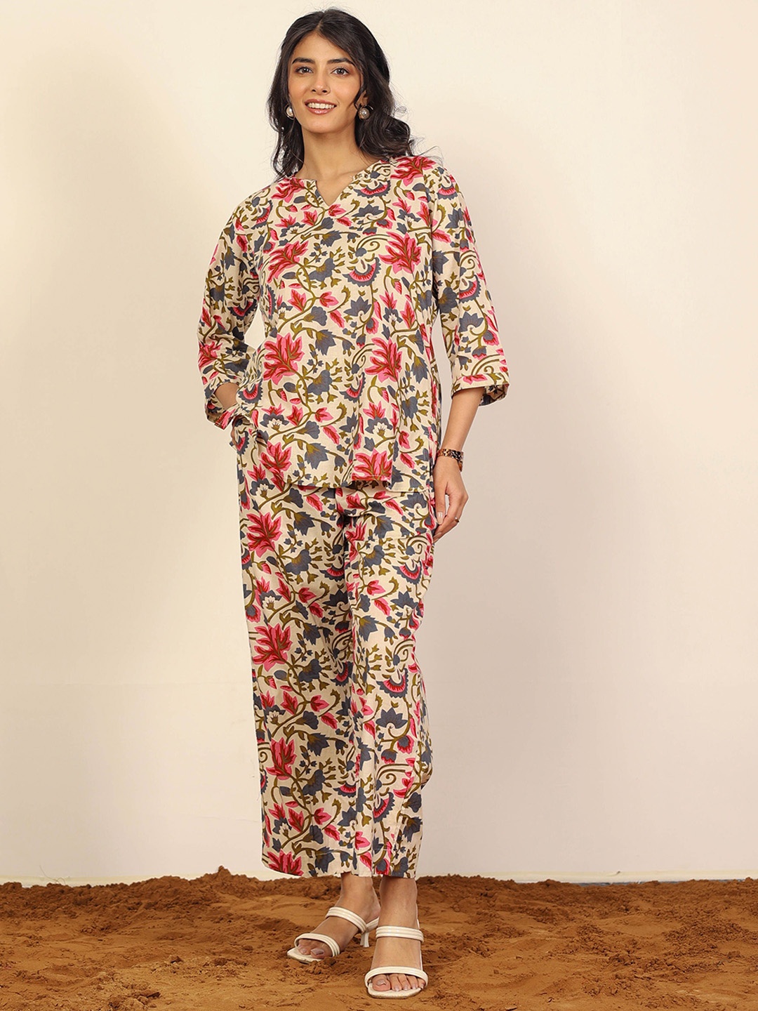 

KAORI BY SHREYA AGARWAL Floral Printed Pure Cotton Top & Trousers Co-Ords, Cream
