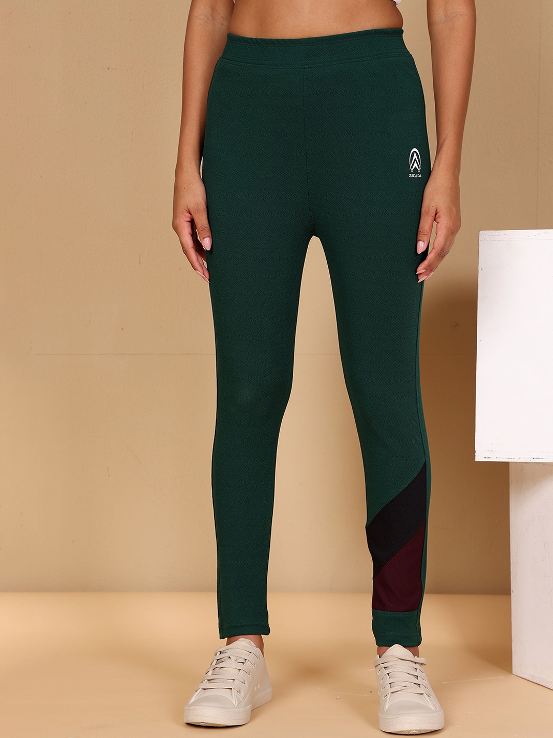 

Zicada Women Colourblocked Skinny Fit Trousers, Blue