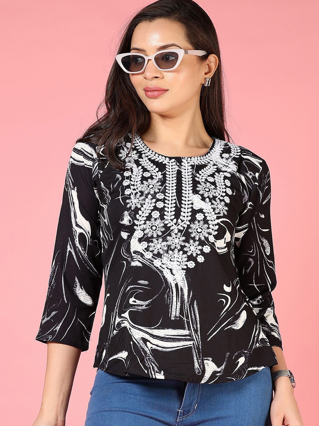 

V-Mart Floral Print Top, Black