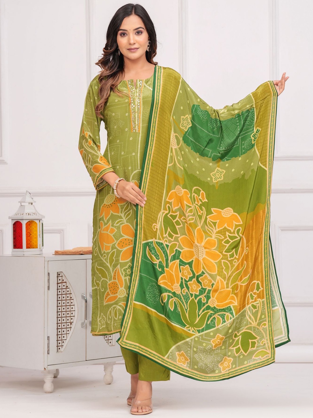 

Kanahari Women Floral Printed Regular Beads and Stones Pure Silk Kurta with Trousers & With Dupatta, Green