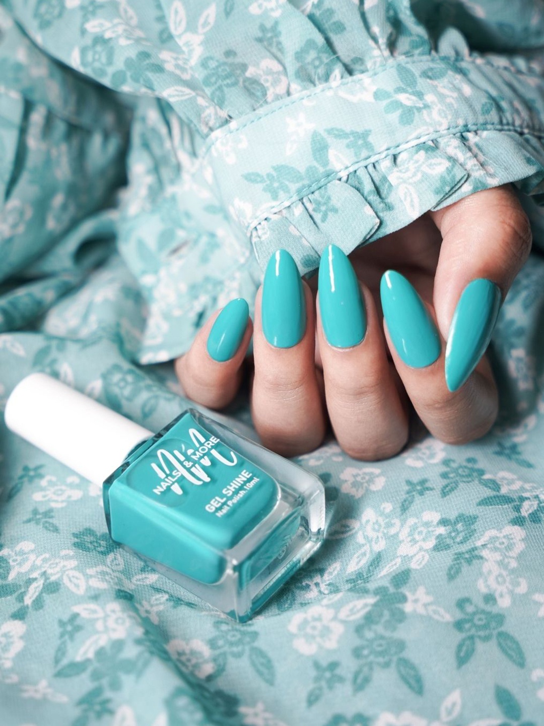 

nails & more Gel Shine Argan Oil Glossy Long-Wearing Nail Polish - 10 ml Turquoise 39, Turquoise blue