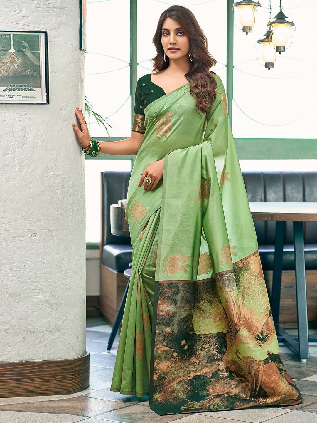 

DIVASTRI Floral Zari Silk Blend Banarasi Saree, Lime green
