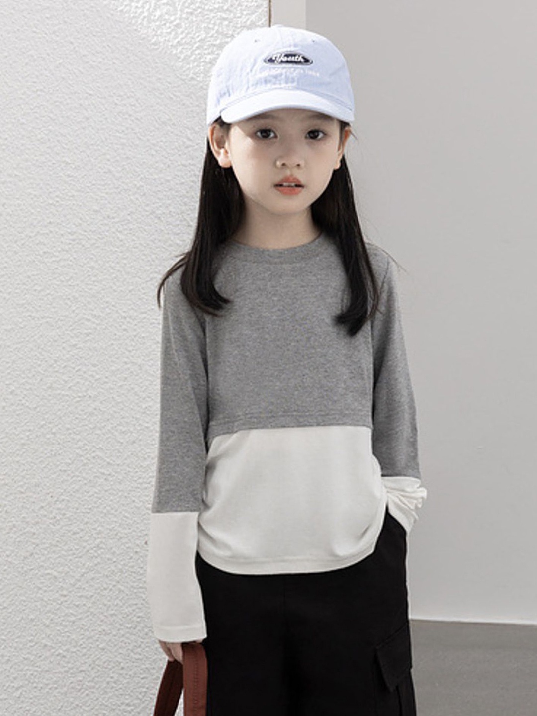 

LULU & SKY Girls Colourblocked High Neck Applique T-shirt, Grey