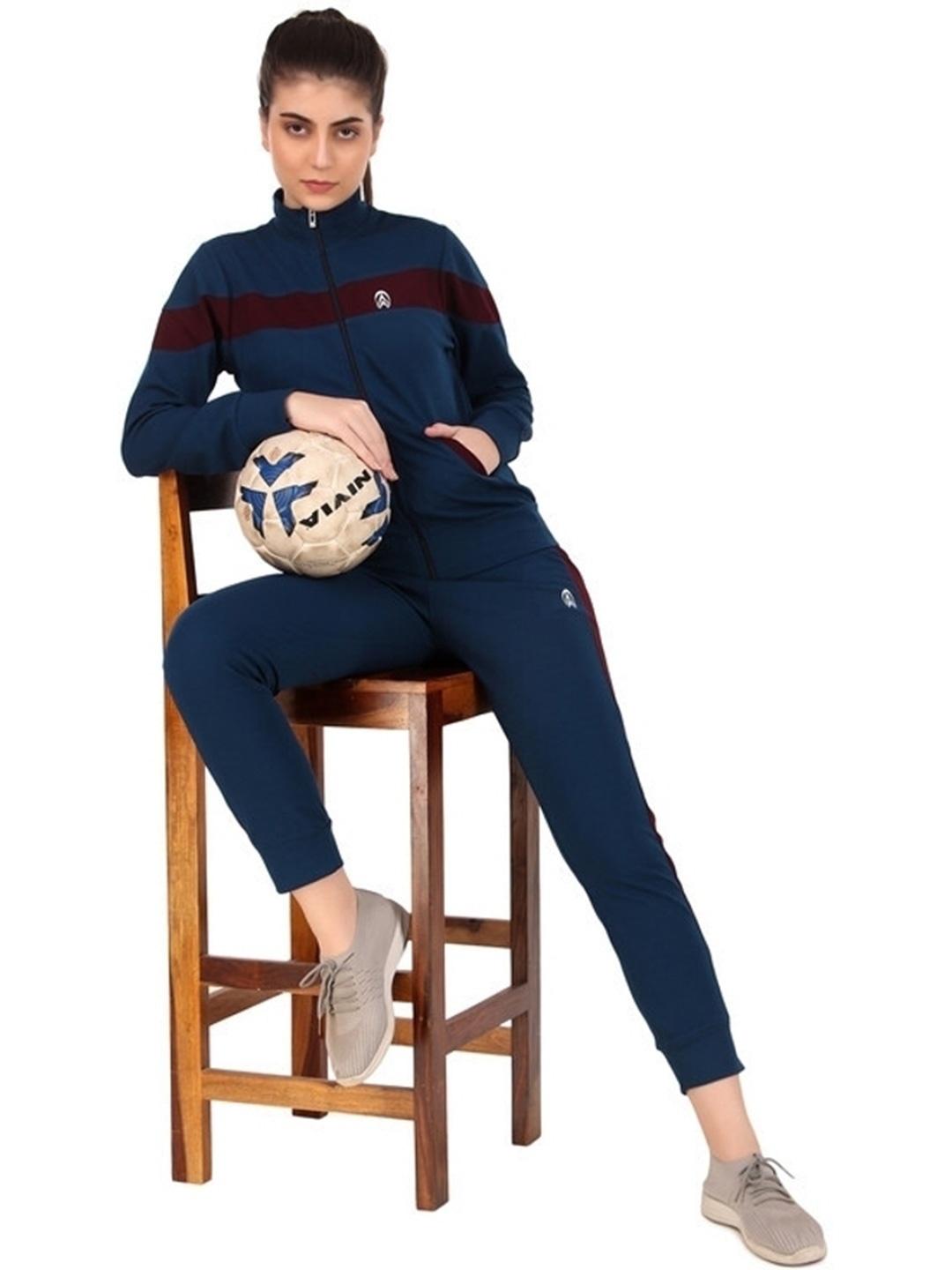 

Zicada Color block Mock Collar Tracksuit, Blue