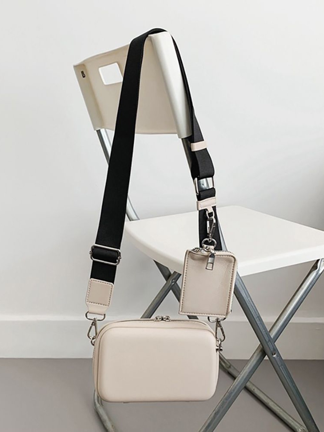 

StyleCast x Revolte PU Sling Bag, White