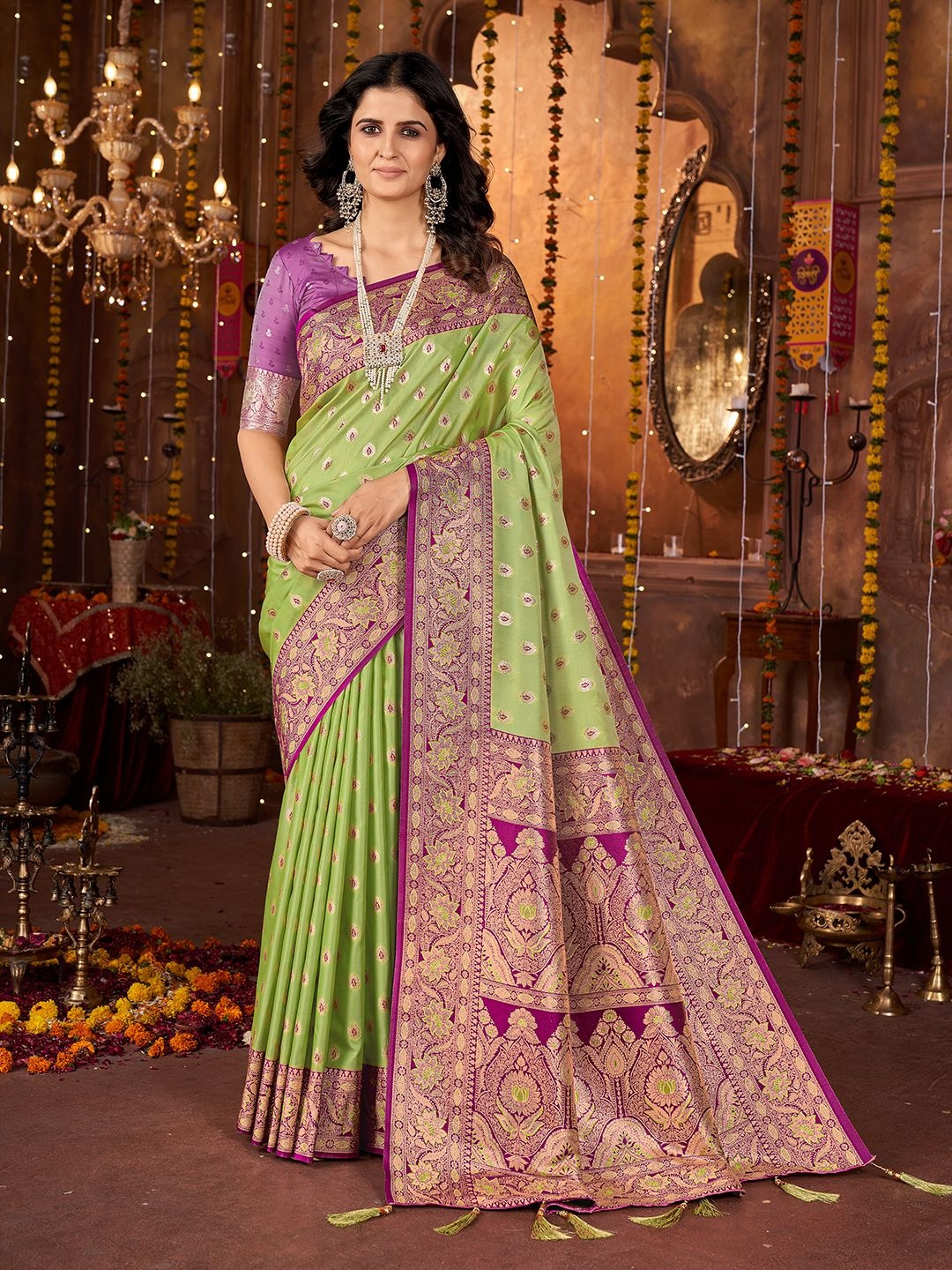 

DIVASTRI Woven Design Zari Silk Blend Kanjeevaram Saree, Green