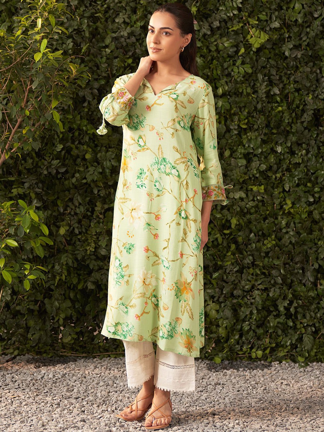 

Lakshita Women Floral Printed Flared Sleeves Thread Work Kurta, Green