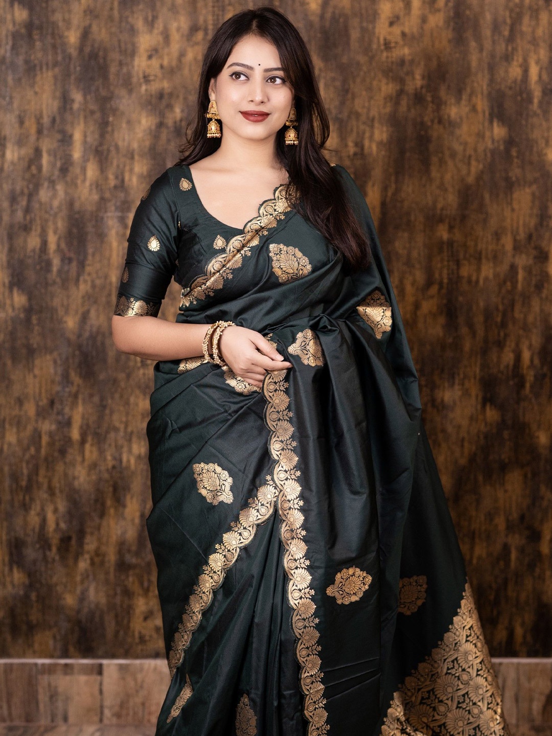 

LeeliPeeri Designer Woven Design Silk Blend Saree, Green