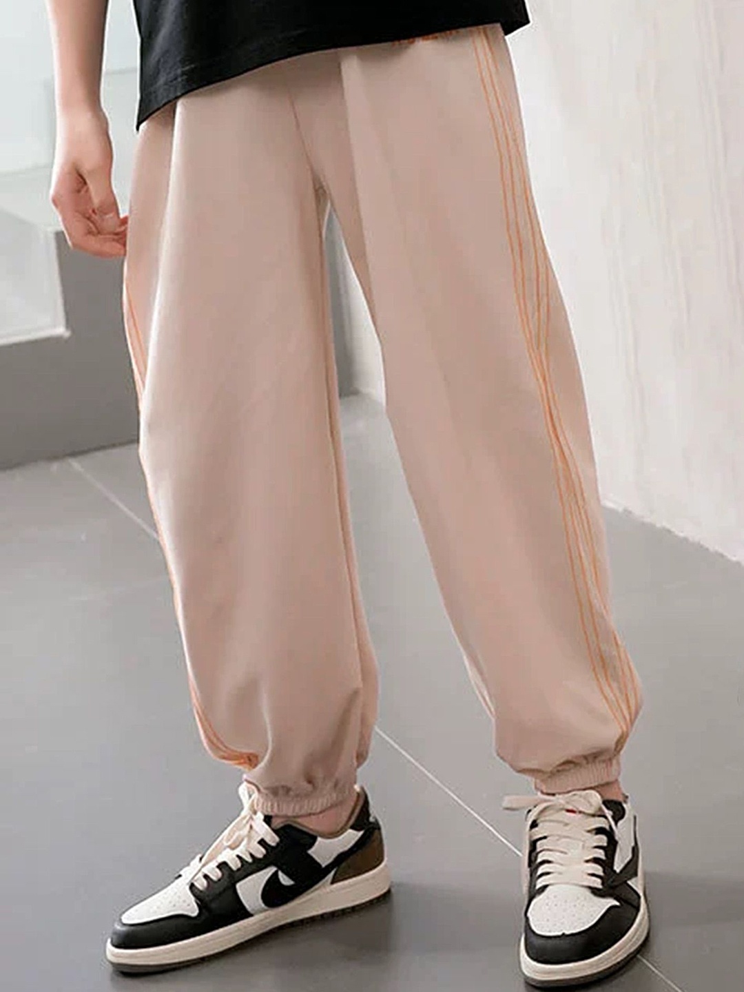 

LULU & SKY Unisex Kids Loose Fit High-Rise Joggers Trousers, Beige