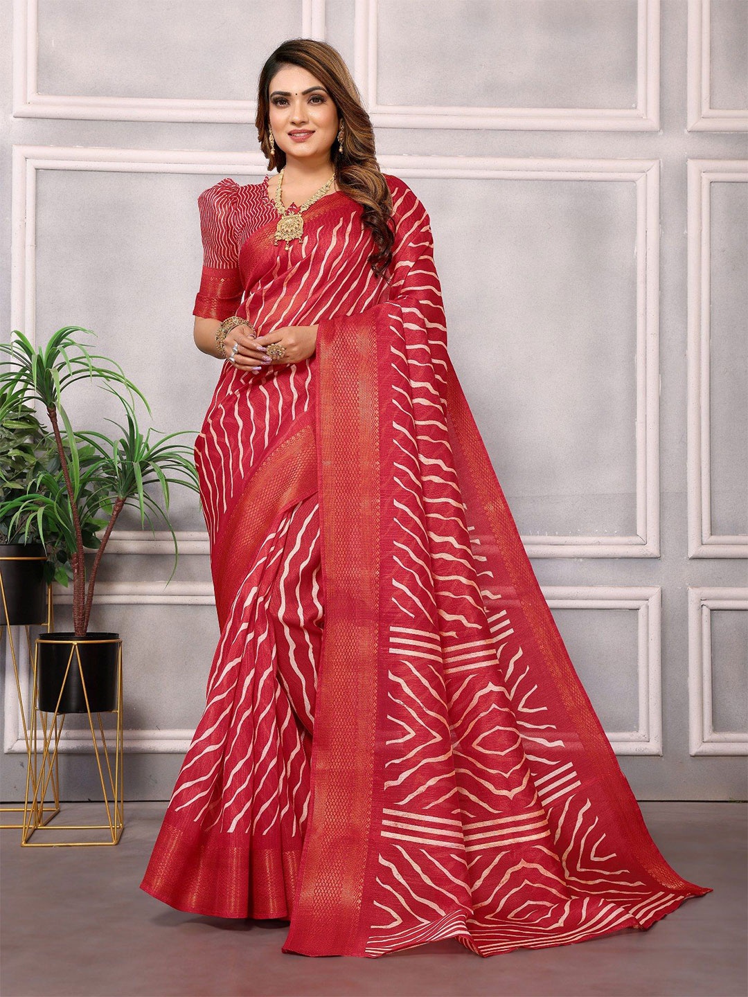 

Moda Rapido Leheriya Zari Saree, Red