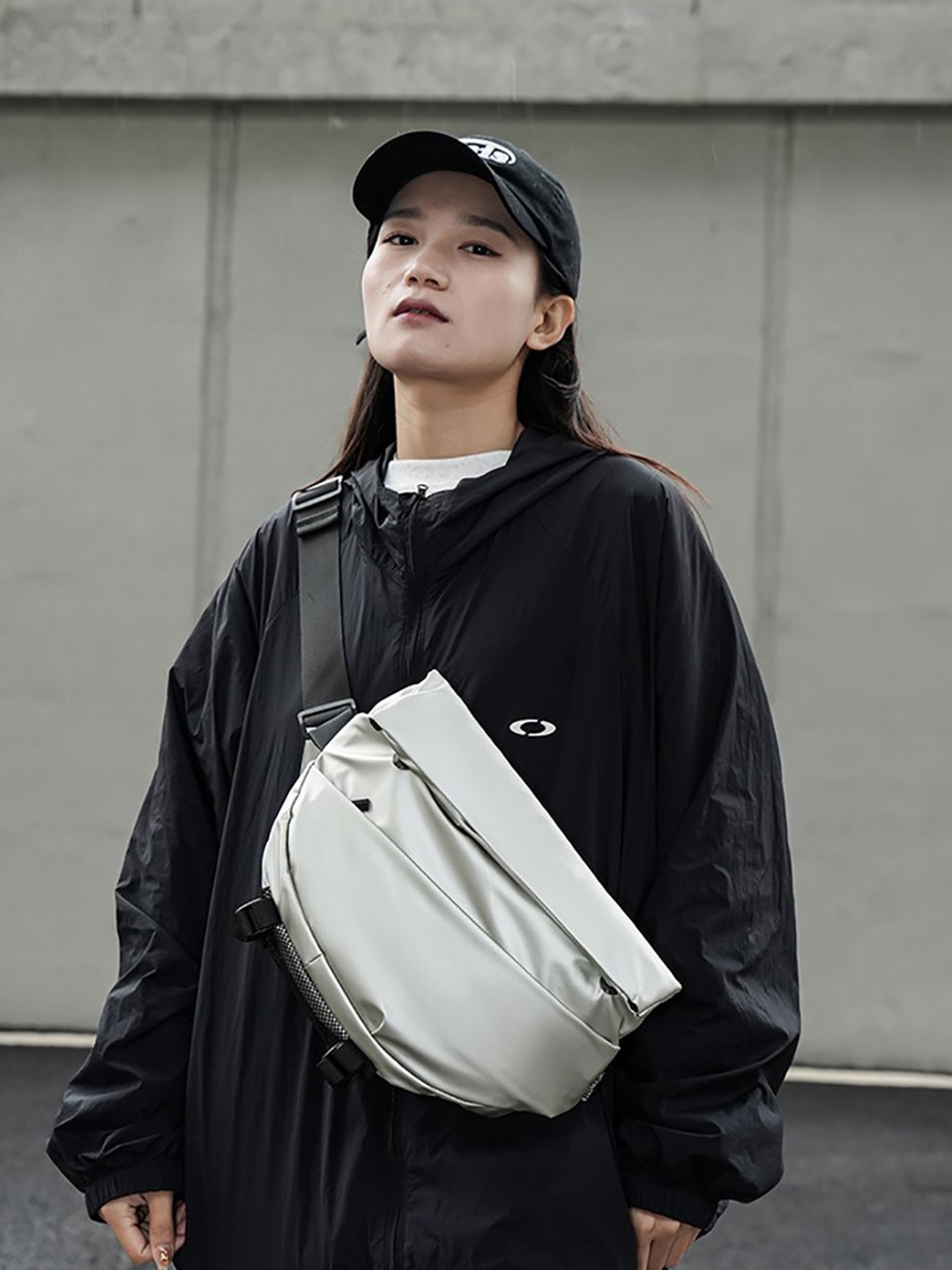 

StyleCast x Revolte PU Sling Bag, Silver