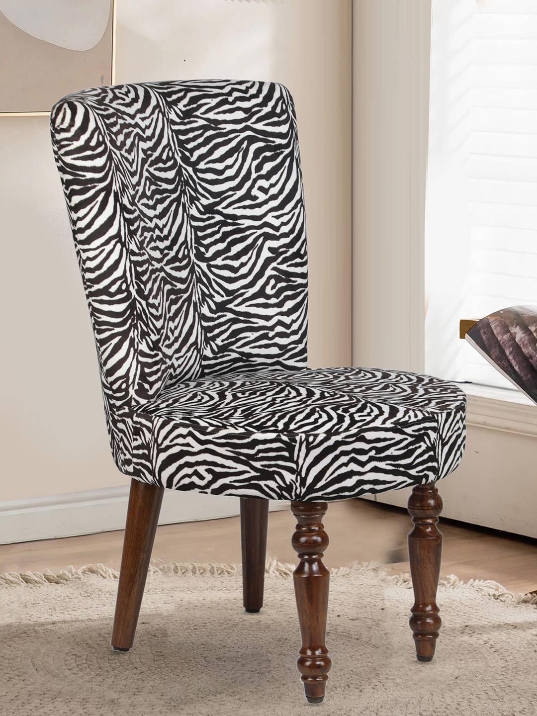 

GLOBALLY INDIAN White & Black Vintage Style Short Heighted Wooden Lounge Chair