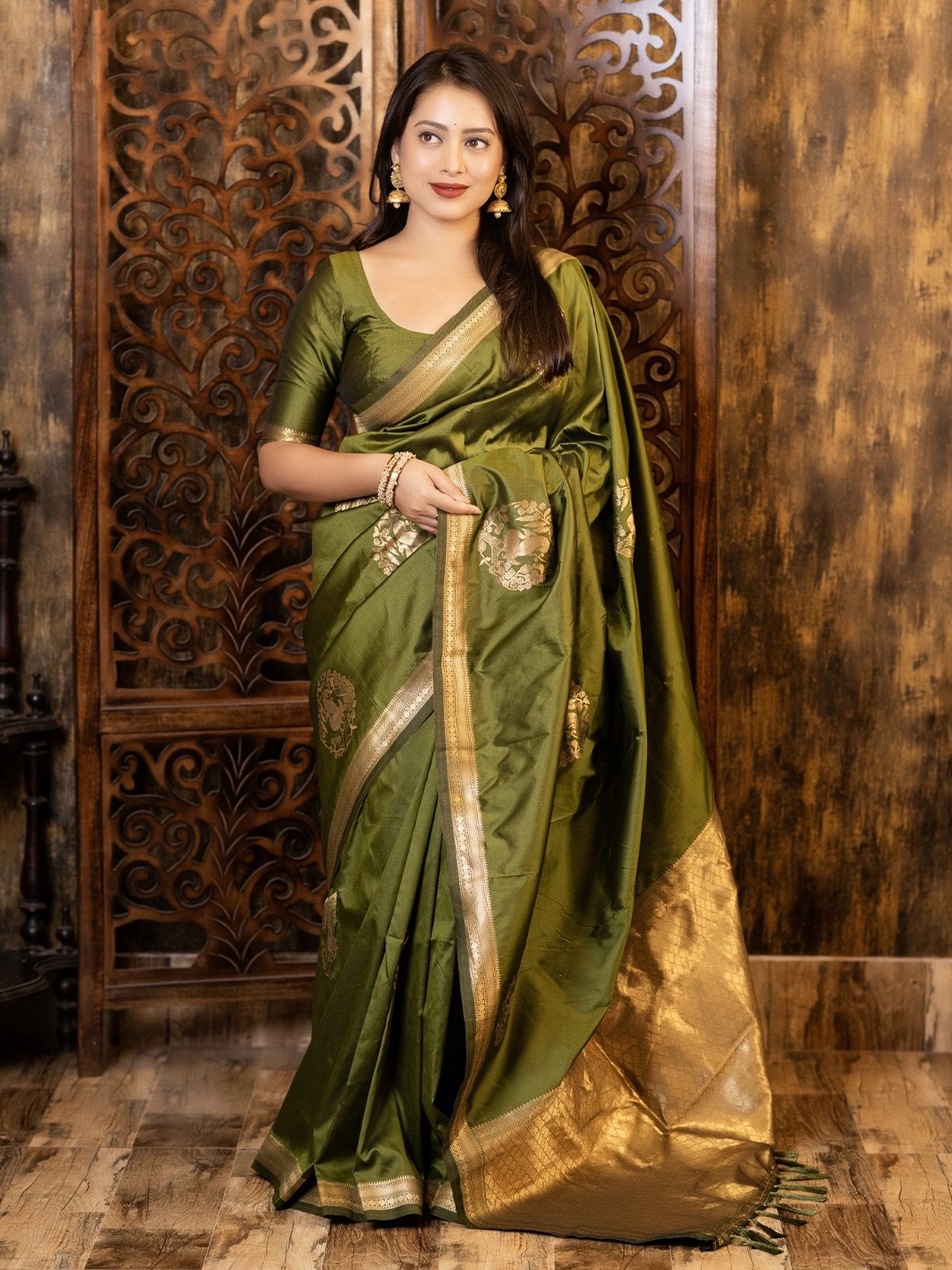 

LeeliPeeri Designer Woven Design Zari Silk Blend Saree, Green