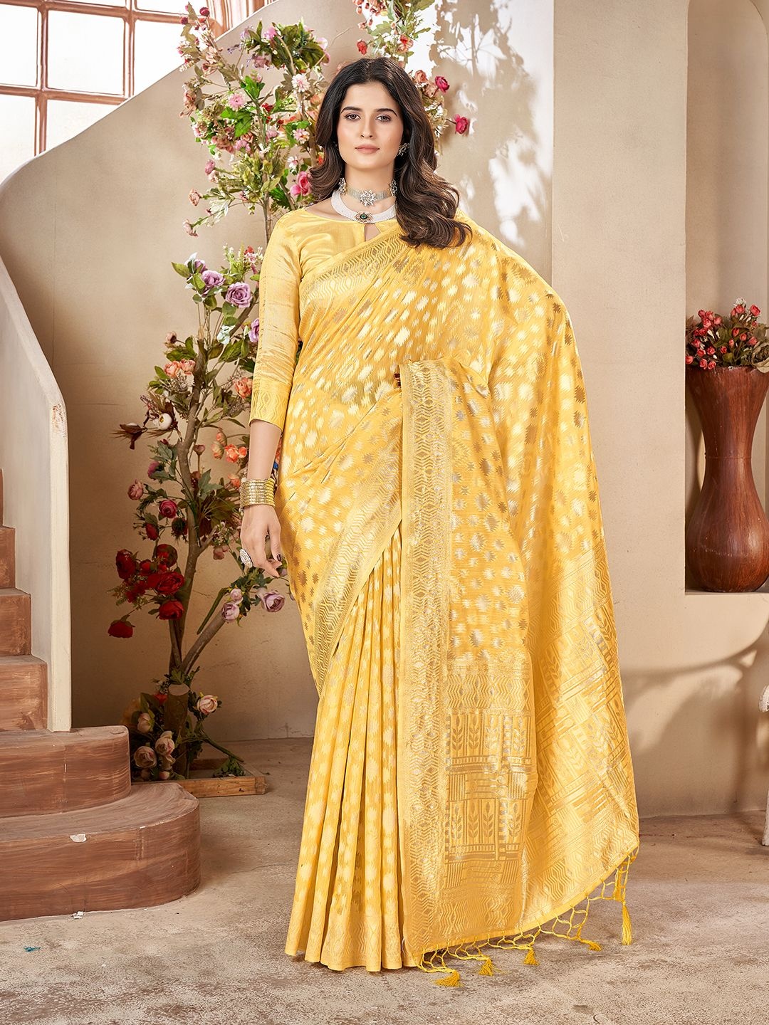 

DIVASTRI Woven Design Zari Silk Blend Kanjeevaram Saree, Yellow