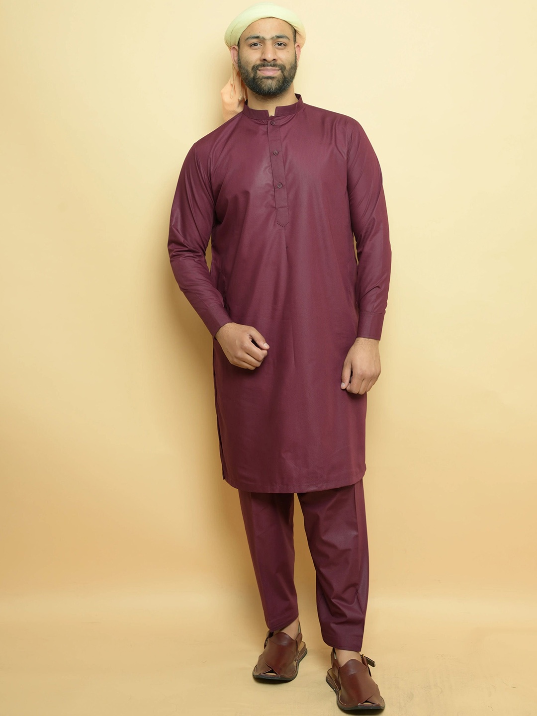 

Baraqah Men Regular Kurta with Trousers, Maroon